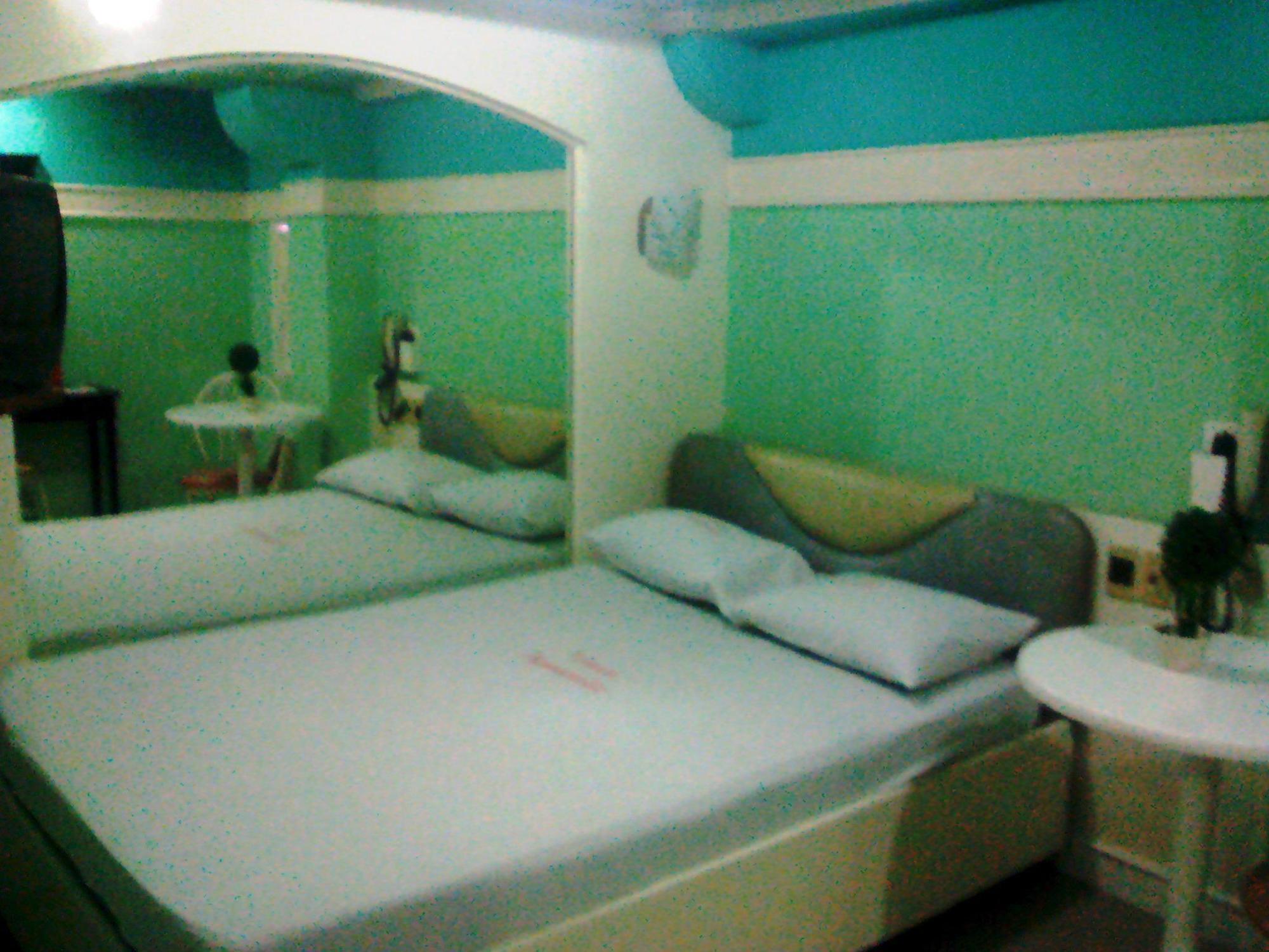 Vista Apartelle Makati City Extérieur photo