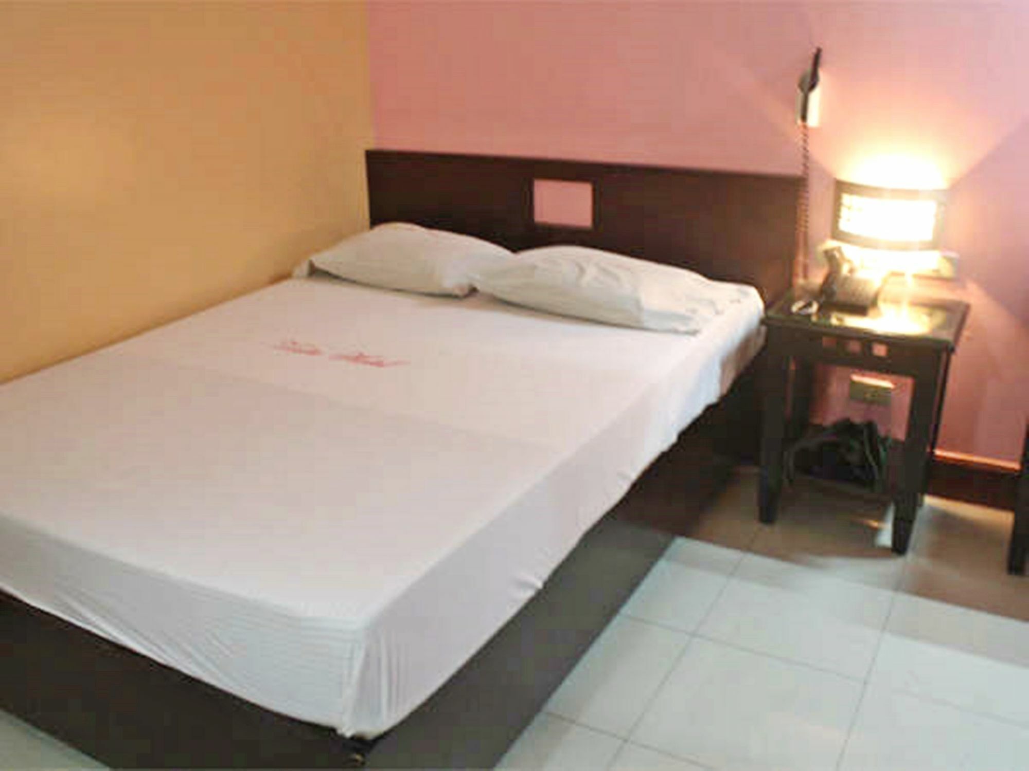 Vista Apartelle Makati City Extérieur photo