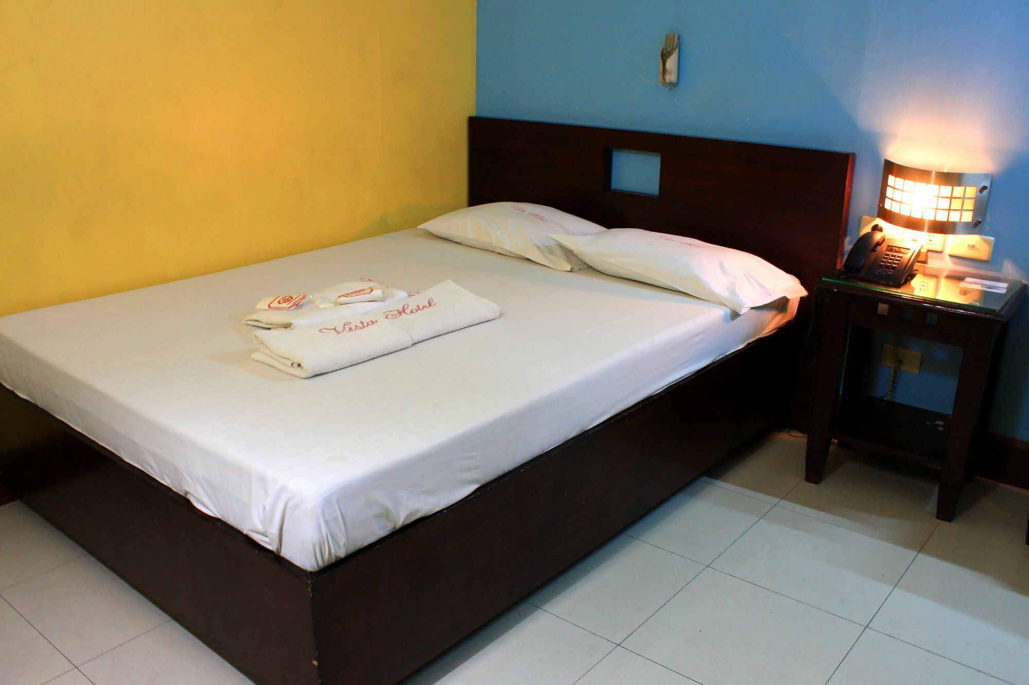 Vista Apartelle Makati City Extérieur photo
